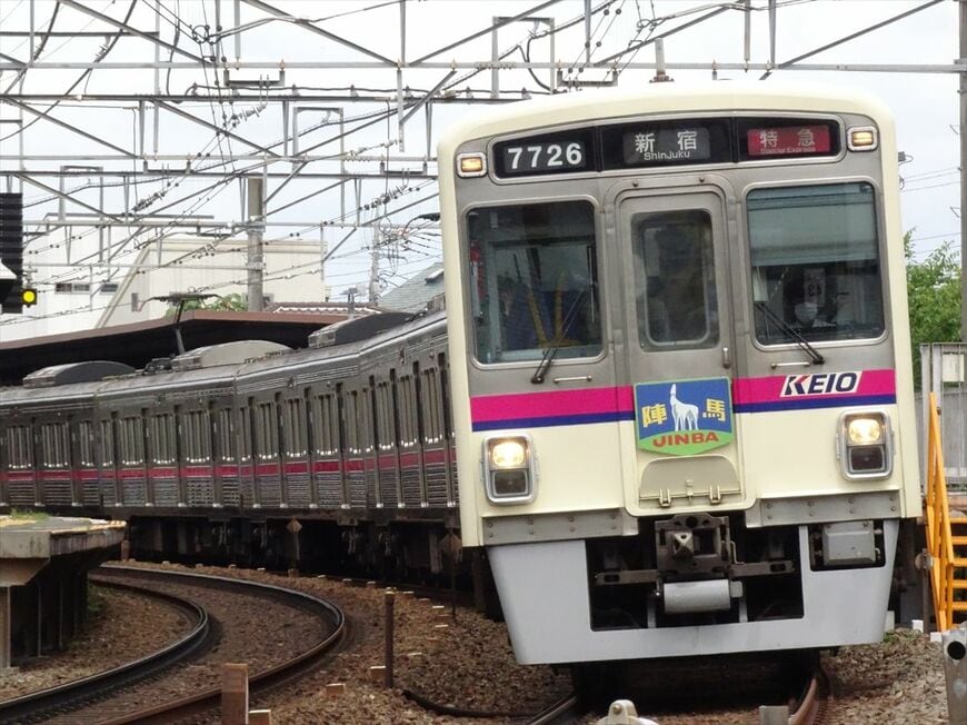 7000系の「陣馬号」（撮影：南正時）