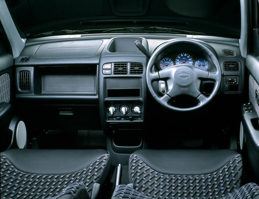 初代キューブ（写真：日産自動車）