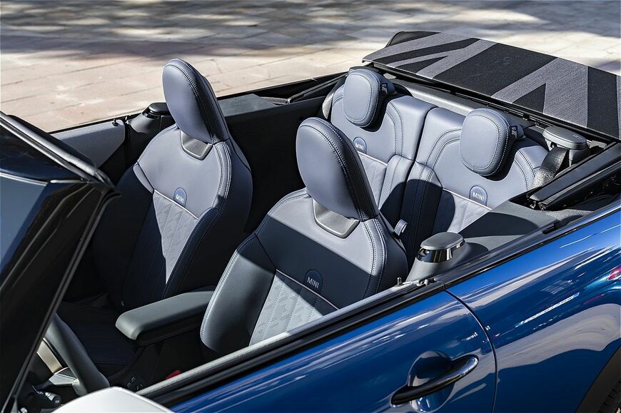 MINI（ミニ）の新型「ミニ・クーパー・コンバーチブルS」（写真：MINI）