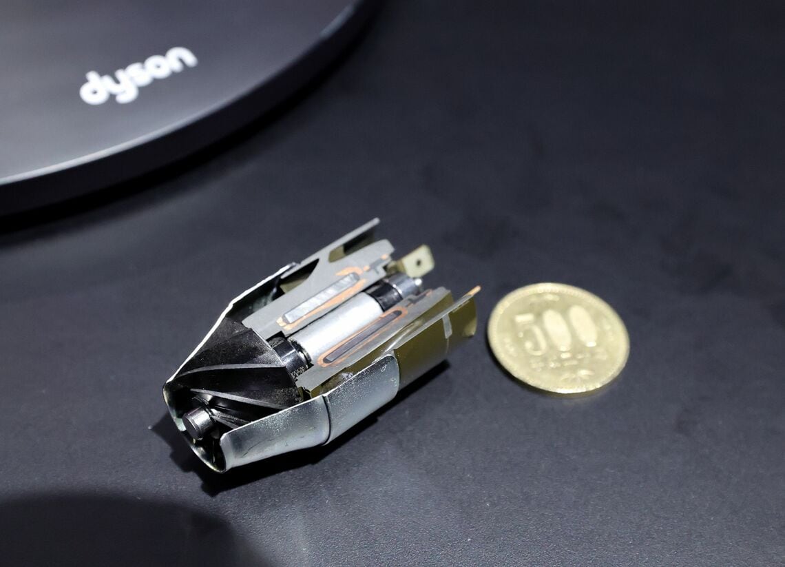 新開発のデジタルモーターは超小型（撮影：尾形文繁）