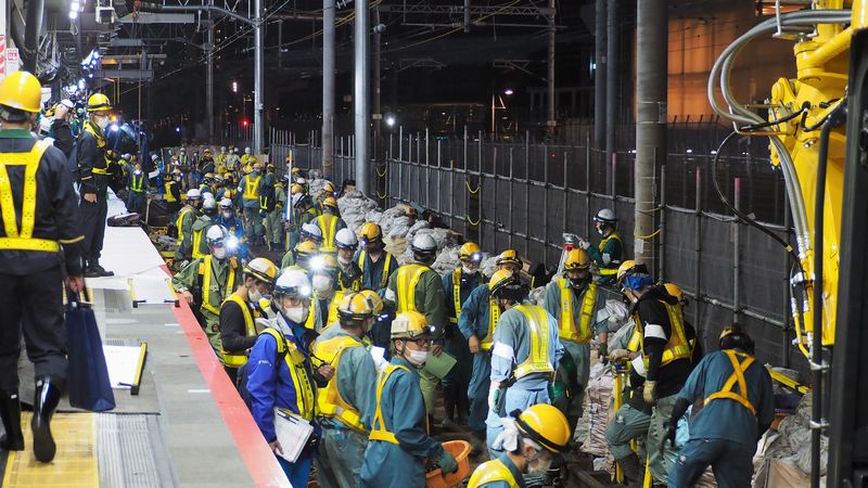 京浜東北線が｢山手線の線路｣を走った工事の全貌 浜松町駅ホーム拡幅