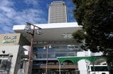 駅北側のショッピングセンター「御影クラッセ」（編集部撮影）