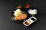 やわらかくジューシーなサーロインカツが主役の「牛サーロインカツ膳」（写真提供：ゴリップ）
