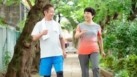 実は最大筋力の約30％しか使っていない｢ウォーキング｣だけでは不十分　65歳からの転倒を防ぐ5つの《ゆる筋トレ》