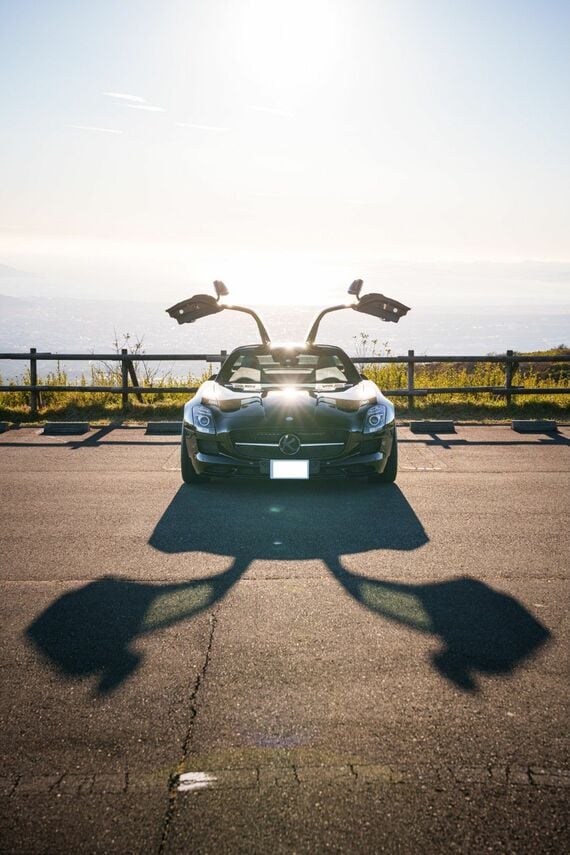 北野武(ビートたけし)さんが所有していたメルセデス・ベンツ SLS AMG。北野さんがチューニングメーカーのMOSELにフルオーダーした車で、いまはうつみさんが所有する(写真:うつみさん提供)