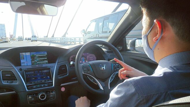 セキュリティーに新たな基準 自動車業界に2つのハードル