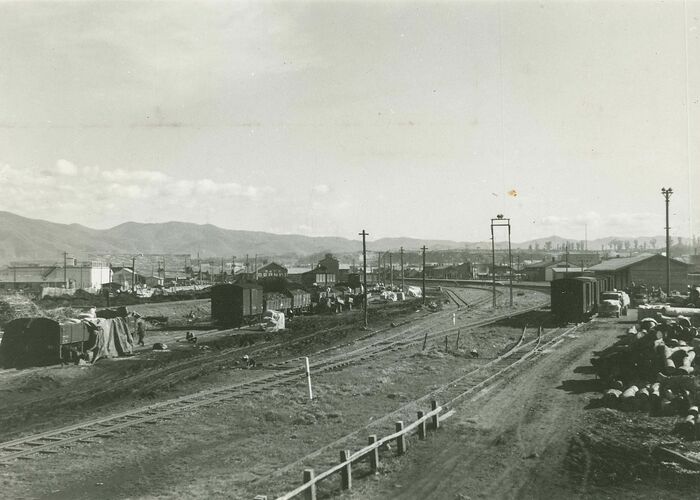 1962年の岩内駅全景。この年まで茅沼炭鉱専用鉄道が接