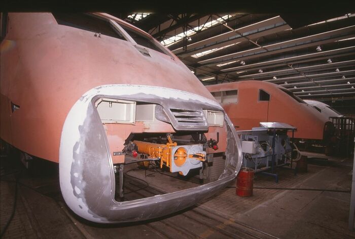 クラウス・マッファイ社の工場で製造中のICE量産車