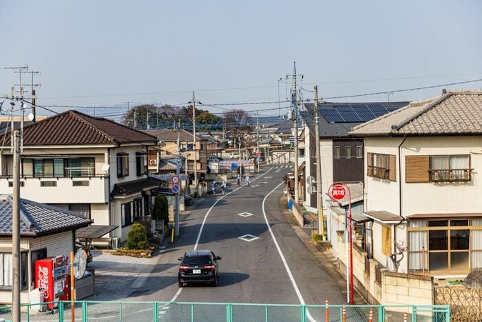 竜舞駅の改札口がある北側。反対の南側にSUBARUの