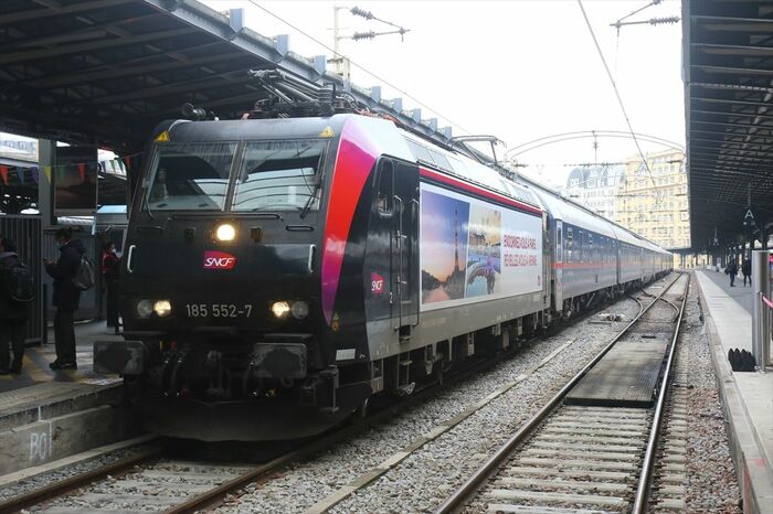 パリ東駅に到着したナイトジェット