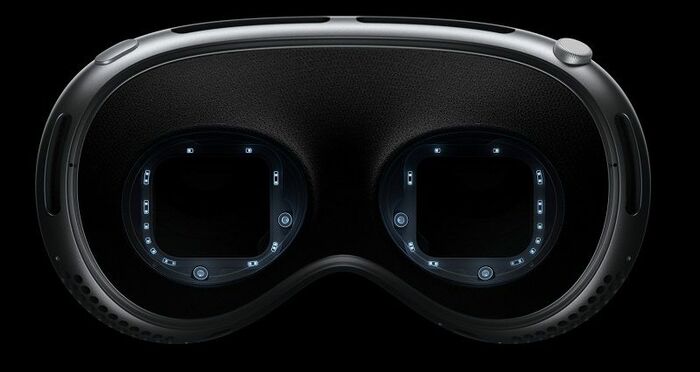 視線のトラッキングは、ゴーグルの内側のセンサーとカメラを通じて行われる