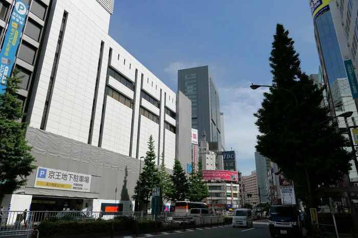京王百貨店はルミネ新宿ルミネ１と隣接する