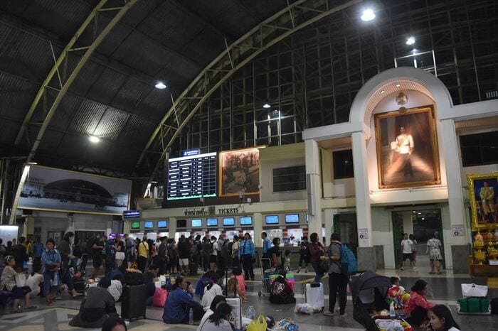 コロナ禍前のフアランポーン駅。多くの人で賑わっていた