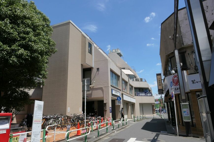 上板橋駅南口の駅ビル（記者撮影）