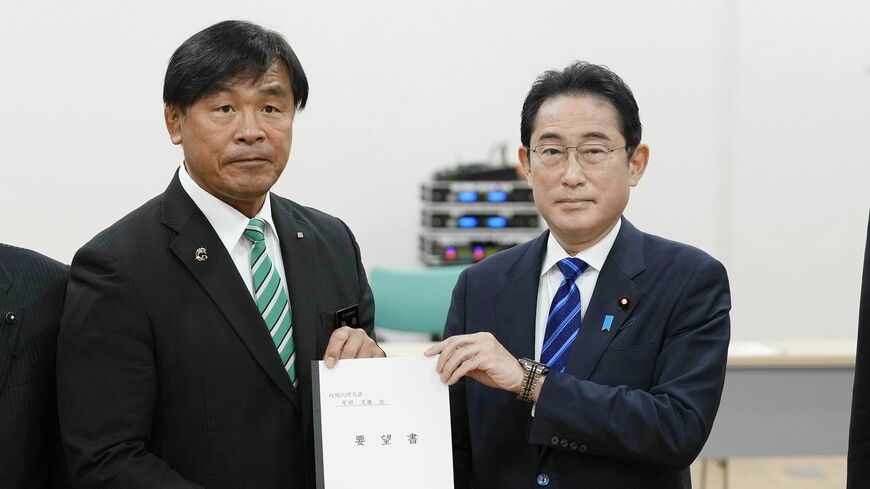 石川県の馳浩知事と岸田文雄首相（写真：時事）