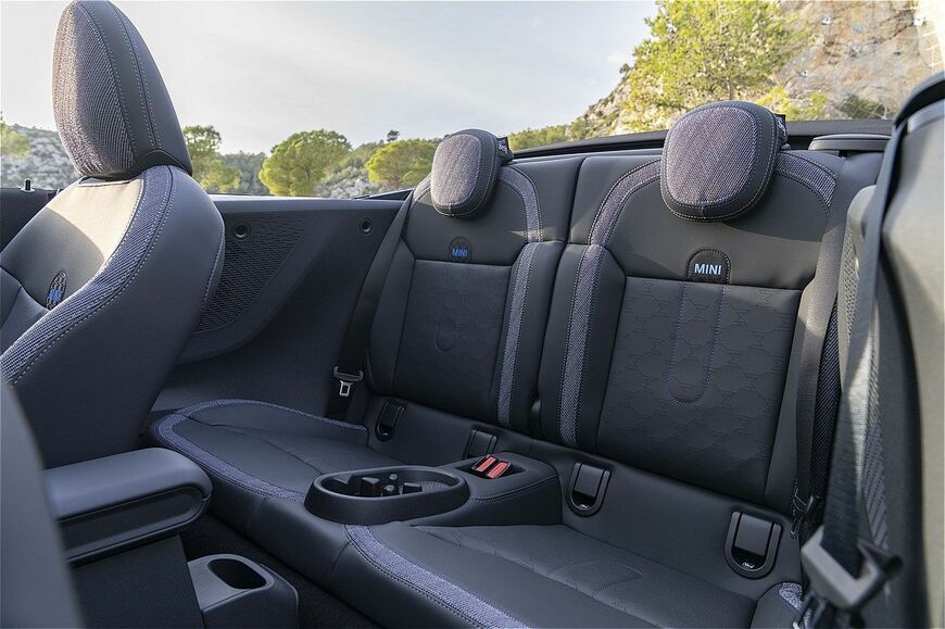 MINI（ミニ）の新型「ミニ・クーパー・コンバーチブルS」（写真：MINI）