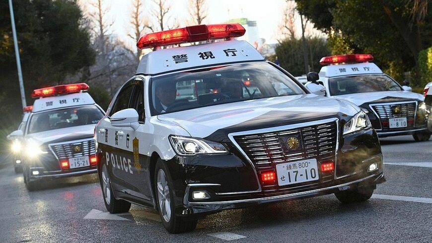 警視庁の210系クラウン警らパトカー軍団。大型のグリルが迫力！（写真：大塚正諭、有村拓真『平成～令和新時代 パトカー30年史』）