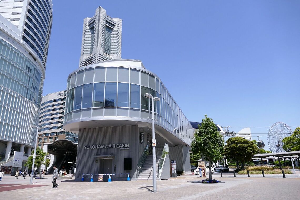 桜木町側の駅舎。階上に乗り場がある（記者撮影）