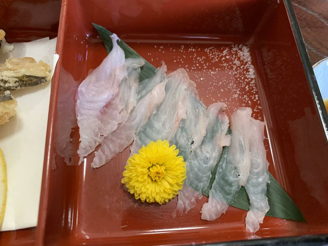 うつぼの刺身（写真：筆者撮影）