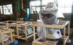 コックピットのパーツ。大きすぎて通路から搬入できず分解した