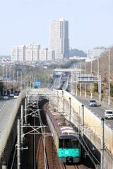 起伏に富んだ地形が続く（編集部撮影）