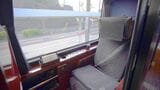 関東バスが運行する夜行バス「ドリームスリーパー東京大阪号」の扉付き個室（筆者撮影）