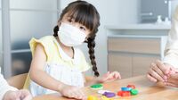 2歳児マスク論争｢対応を一律に区切った｣大問題 専門家に聞いた子どもの着用上手な付き合い方