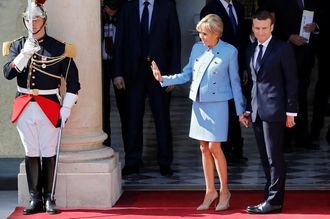 マクロン仏大統領の就任式スーツは5.6万円