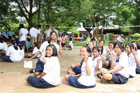 中間サービスが学校内に設定され、普通に授業が行われているあたり、東南アジアの国タイらしさを感じる