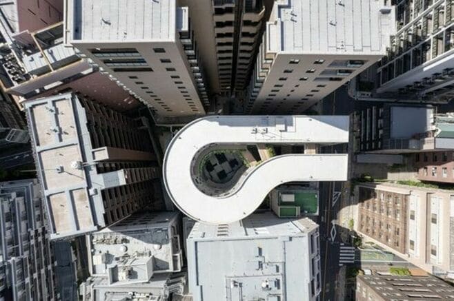 湯島の｢まるでガウディなマンション｣圧巻の内部【再配信】