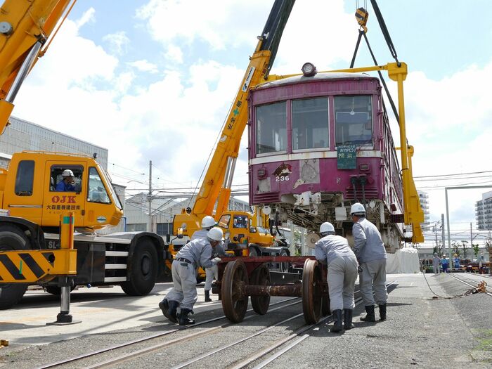 横浜に到着したデハ230形