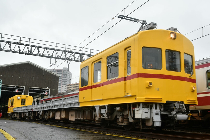 窓や扉などは旧1000形のものを流用して製造された（筆者撮影）