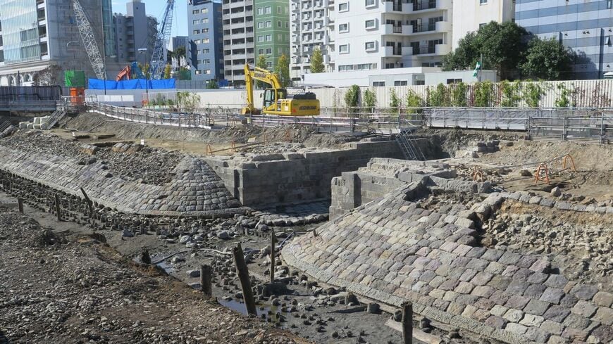 出土した「高輪築堤」の橋梁部分（写真：JR東日本提供）