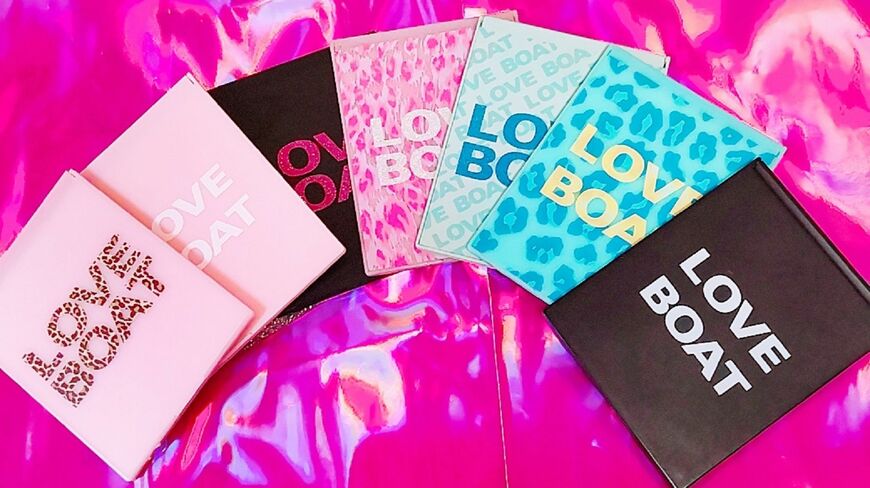 平成のギャルブランドとして人気を博した当時のLOVE BOATのミラー（写真：筆者撮影）