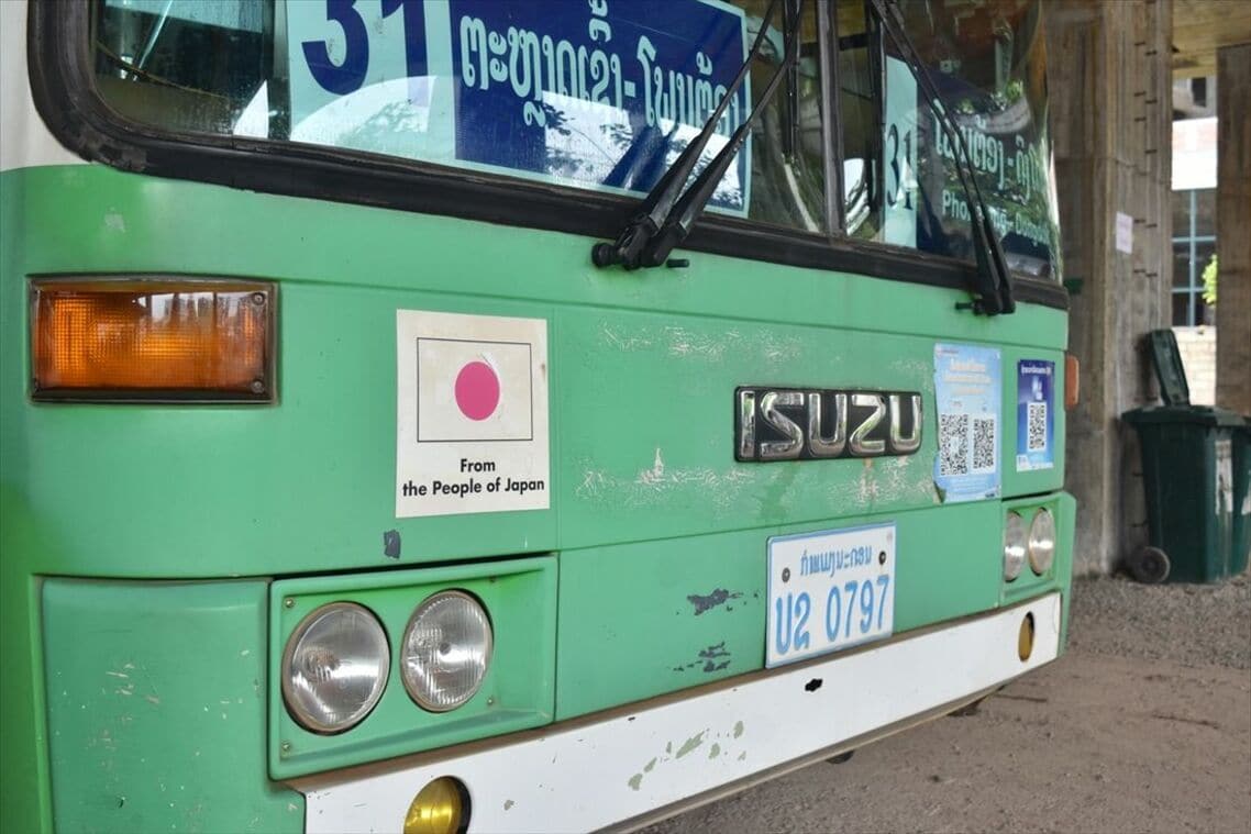 日本の無償資金協力で導入されたタイ、いすゞ製のバス