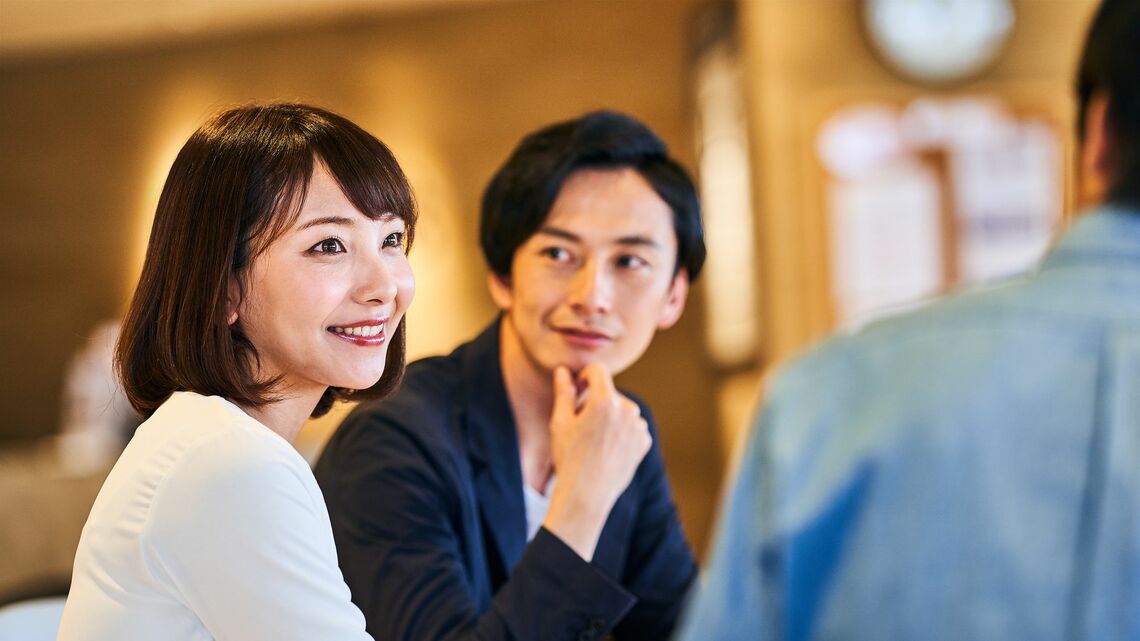 今回は、ときに婚活市場で苦戦することになる、婚活者の「親の存在」について考えてみます(写真:Kazpon/PIXTA)