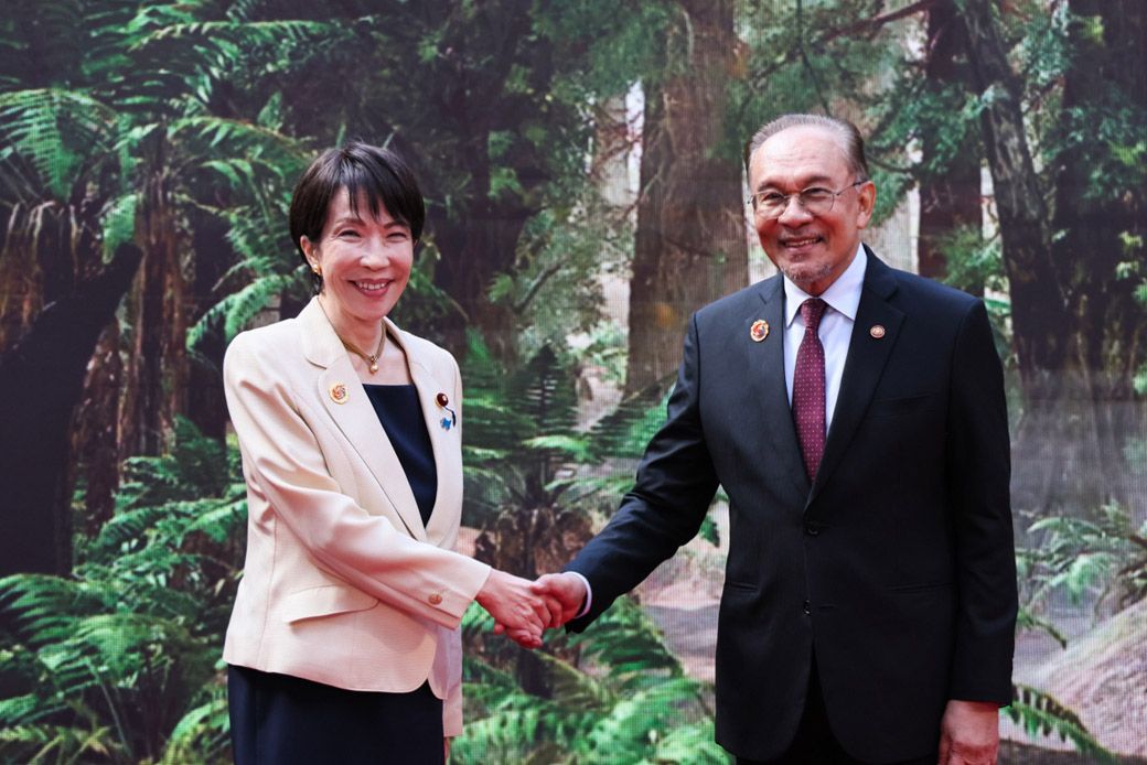 マレーシアのアンワル・イブラヒム首相に迎えられた高市首相（画像：首相官邸公式サイトより）