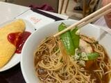 オーソドックスながらちょっと癖のあるラーメン。まずインゲンが珍しい（筆者撮影）