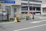 昼間は閑散としている鍛冶橋駐車場のバス乗り場（筆者撮影）