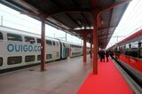ライバル列車、フランス国鉄の「OUIGO」と並ぶ（撮影：橋爪智之）