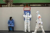 中国の習近平主席がゼロコロナ戦略の修正を示唆 政治局会議で対策の経済的負担最小化を初めて強調