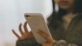 【SNS年齢確認】厳格化へ､豪州は｢16歳未満の利用禁止｣で問題続出…実効性ある安全な仕組みを阻む《4つのハードル》