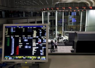 前場の日経平均反発､26年ぶり2万4000円台　