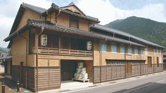 現役にして文化財｢圧巻の芝居小屋｣の"驚く内部"