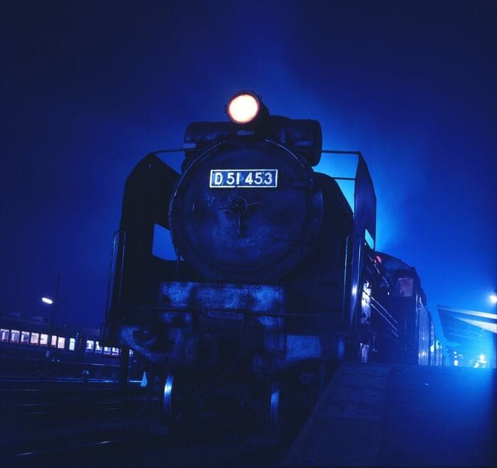 夜の都城駅にたたずむD51