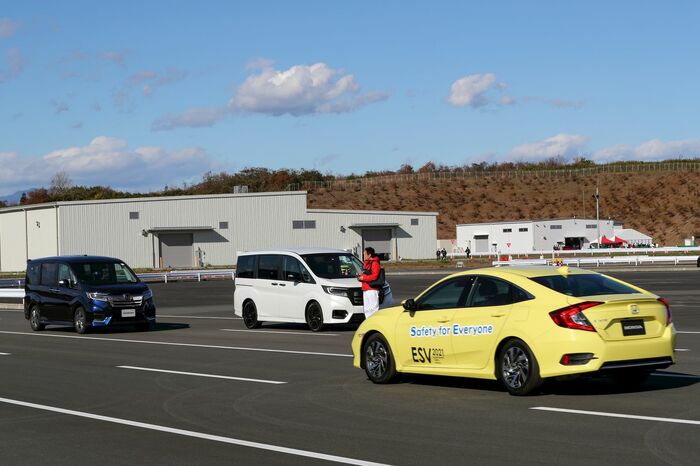 通信技術で陰になる歩行者を検出