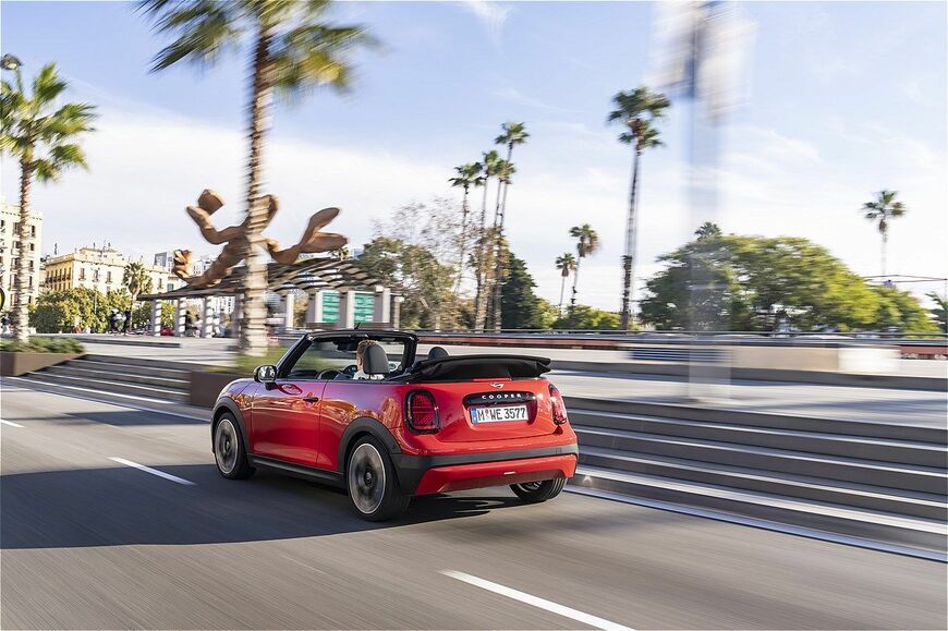 MINI（ミニ）の新型「ミニ・クーパー・コンバーチブルS」（写真：MINI）
