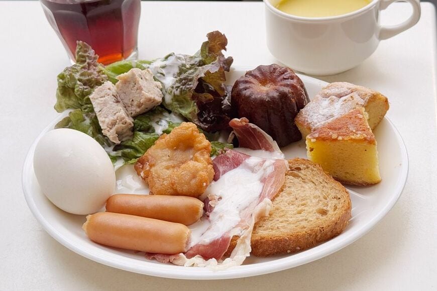 ビュッフェはまず、全種類を少しずついただくのが、筆者の流儀です（筆者撮影）