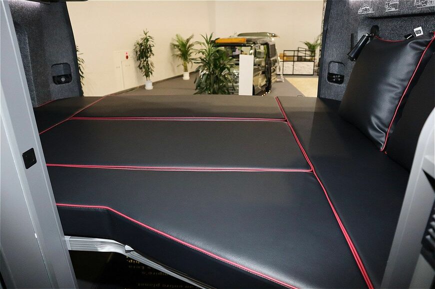 スター・ウォーズの世界観が広がるトイファクトリーのキャンピングカー「ダビンチ6.0＜スター・ウォーズ＞エディション」（筆者撮影）