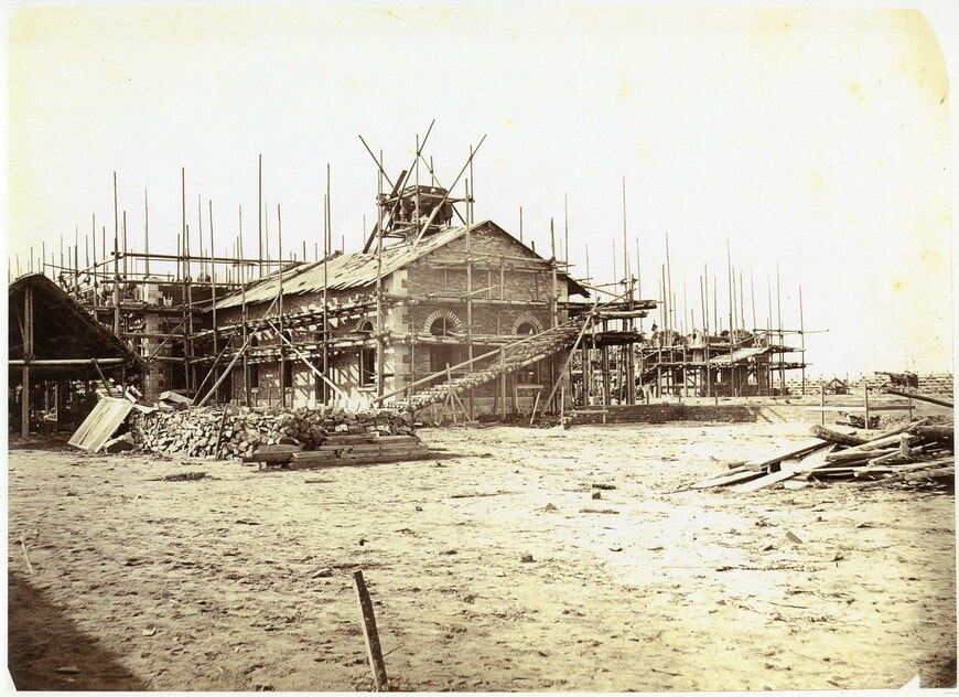 1874年に開業した初代大阪駅の建設工事の様子（写真：JR西日本）
